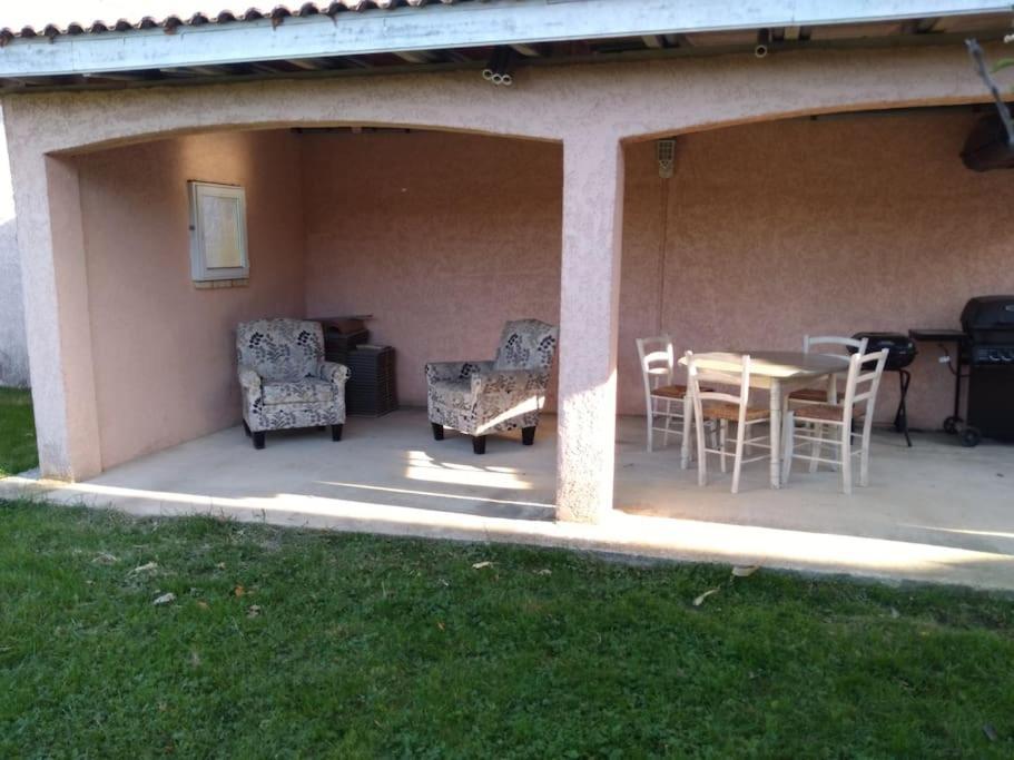 Comme A La Maison ! Chavanoz ภายนอก รูปภาพ